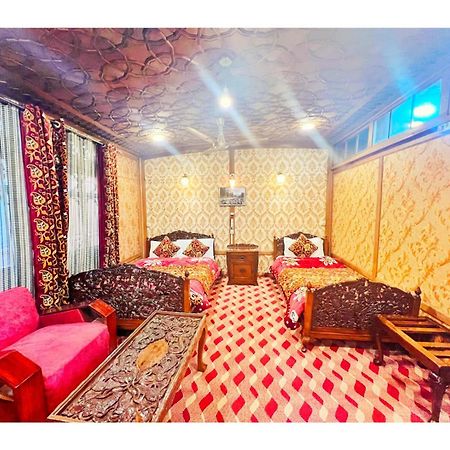 Mossess Group Of Houseboats Hotel Srīnagar Exterior foto