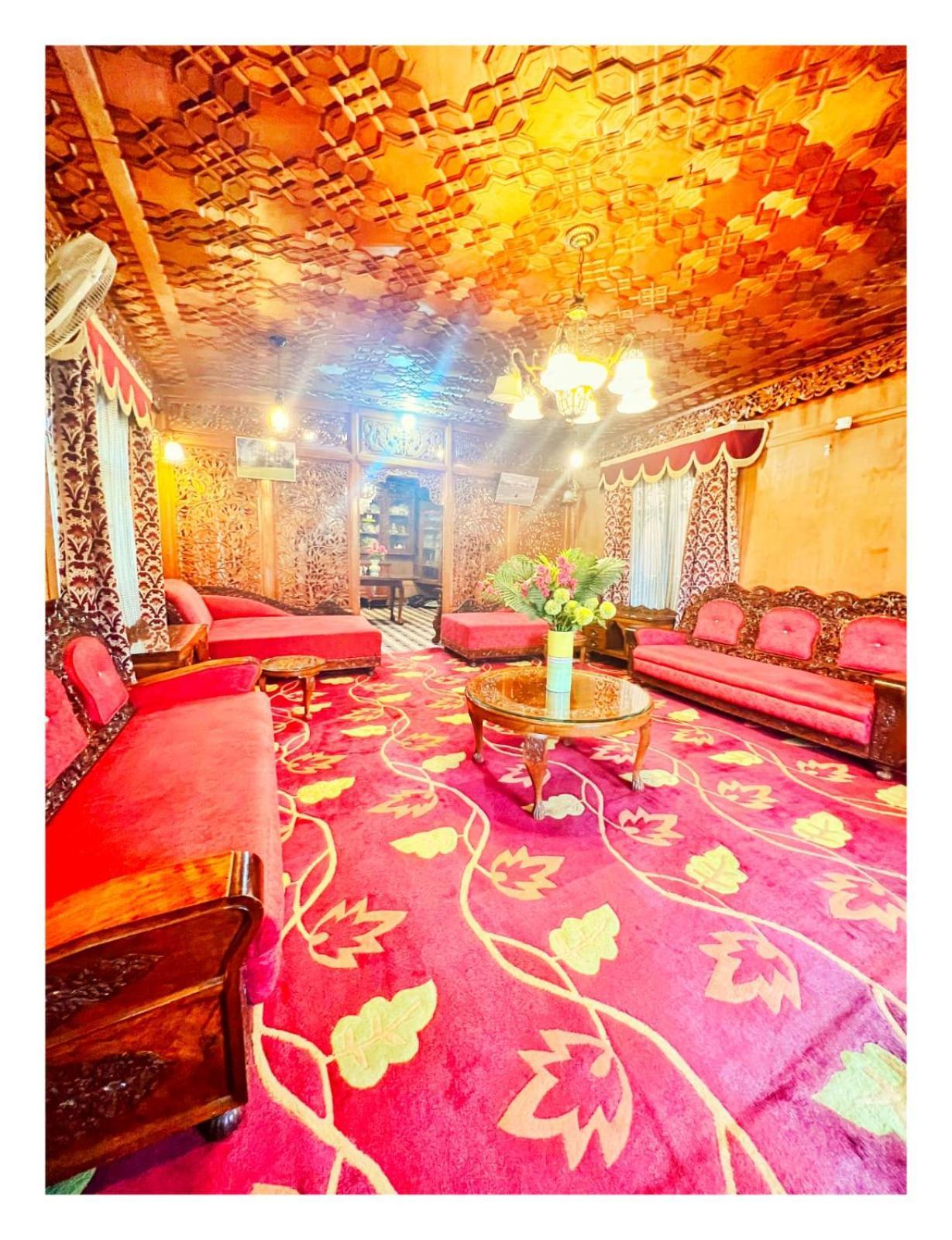 Mossess Group Of Houseboats Hotel Srīnagar Exterior foto