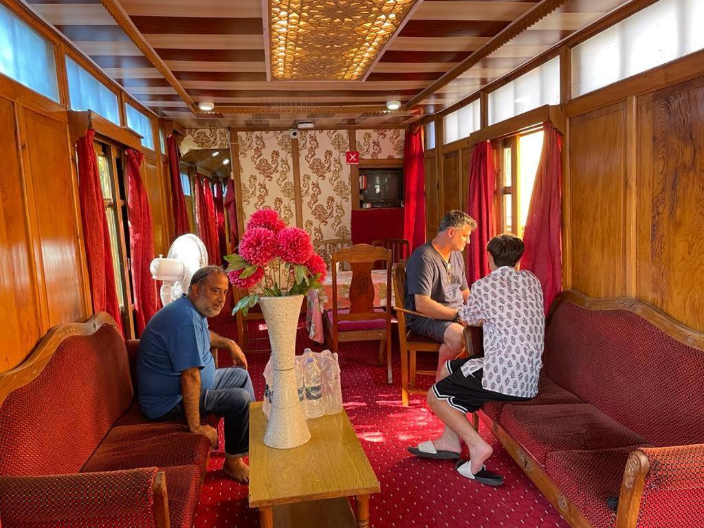 Mossess Group Of Houseboats Hotel Srīnagar Exterior foto