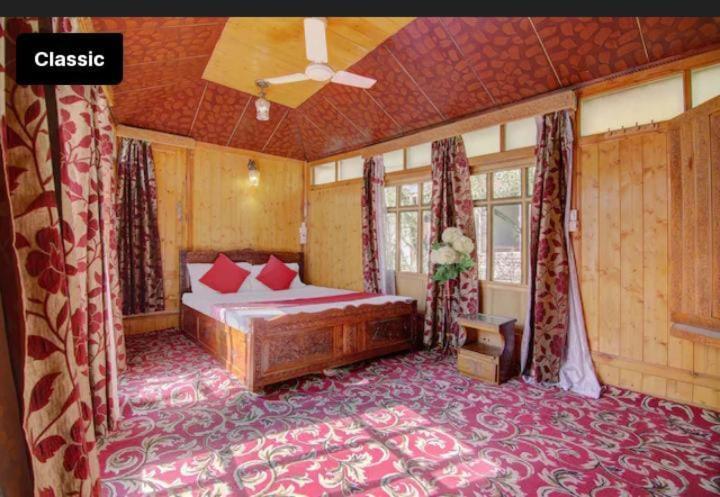 Mossess Group Of Houseboats Hotel Srīnagar Exterior foto