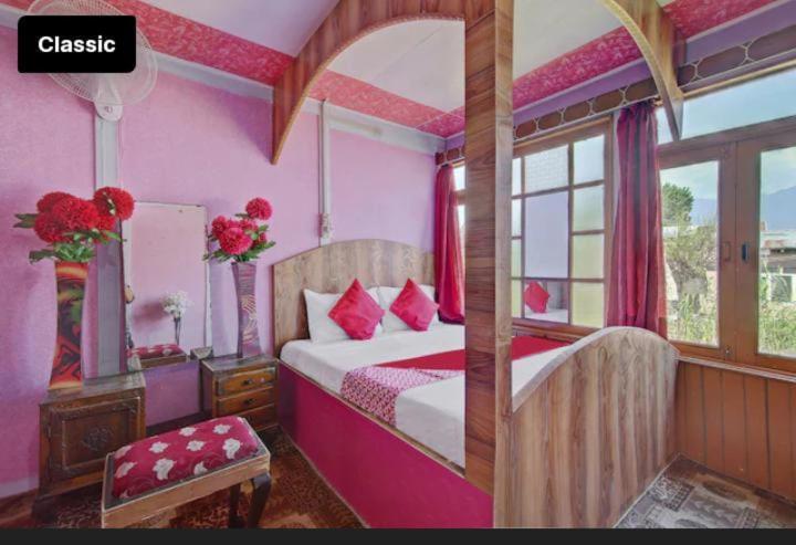 Mossess Group Of Houseboats Hotel Srīnagar Exterior foto