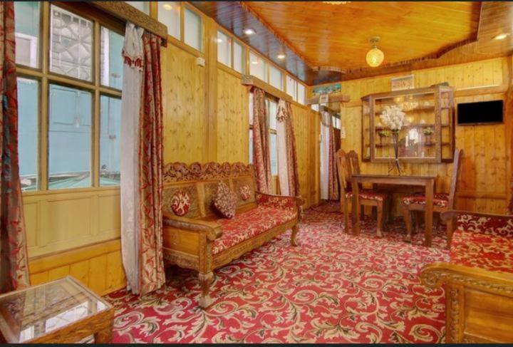 Mossess Group Of Houseboats Hotel Srīnagar Exterior foto