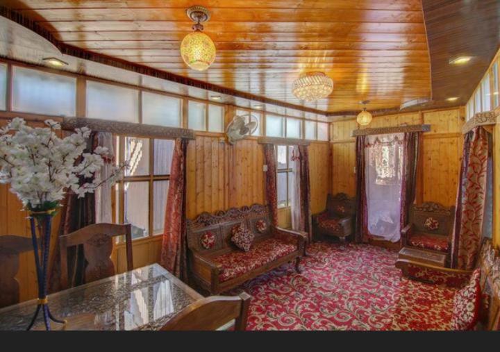 Mossess Group Of Houseboats Hotel Srīnagar Exterior foto